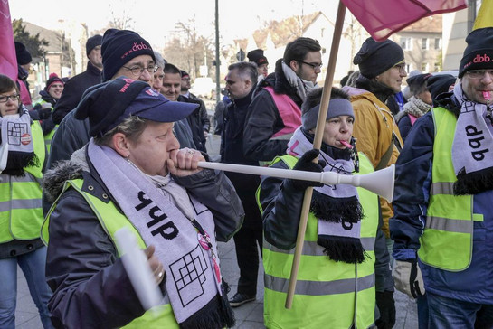 Bilder vom Warnstreik vor dem ITDZ Berlin