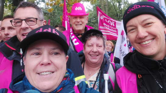 Demo-Teilnehmende der gkl berlin zum Auftakt der Tarifverhandlungen zum TV-L